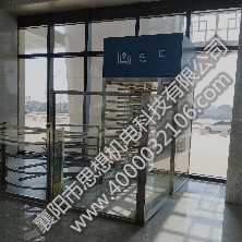 西渡站矩形、半高單向門和護欄
